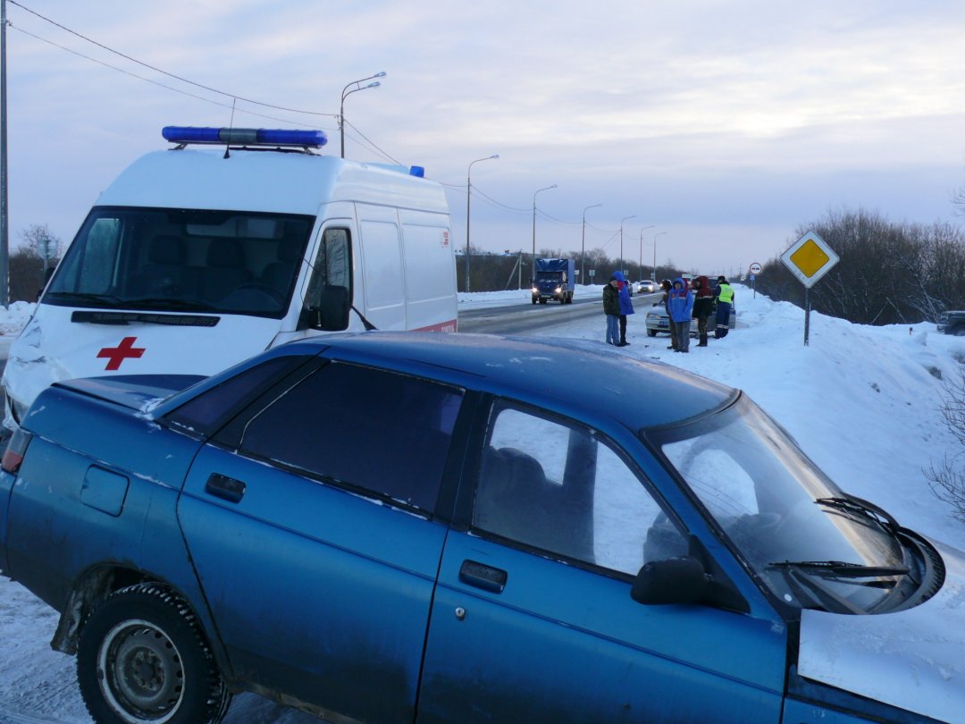 Пожарно-спасательные подразделения приняли участие в ликвидации последствий ДТП в Каргопольском МО Архангельской области.