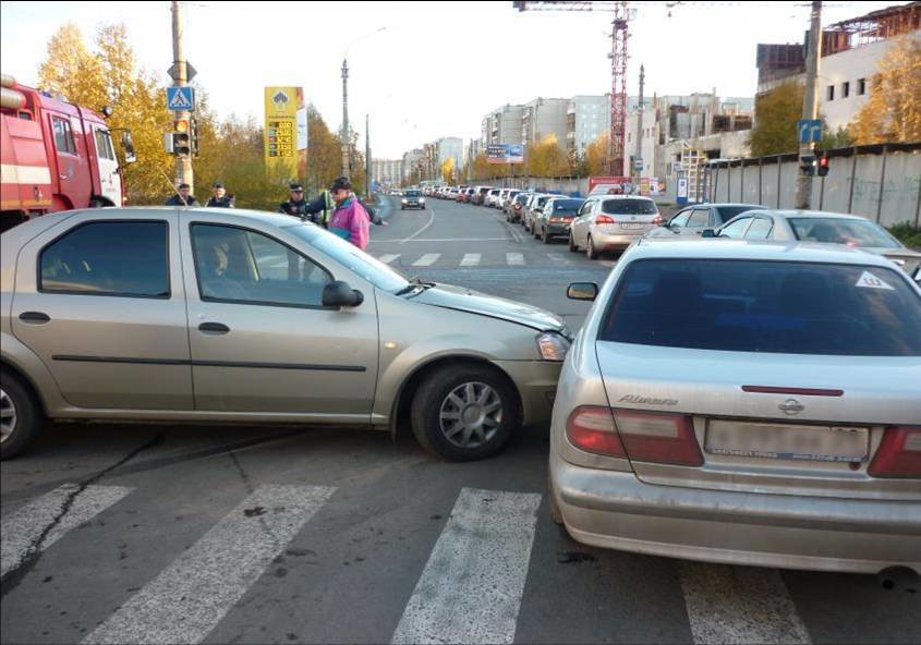 Пожарно-спасательные подразделения приняли участие в ликвидации последствий ДТП в Каргопольском МО Архангельской области.