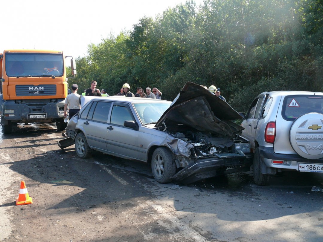 Пожарно-спасательные подразделения приняли участие в ликвидации последствий ДТП в Каргопольском МО Архангельской области.