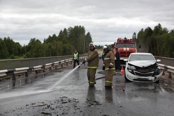 Пожарно-спасательные подразделения приняли участие в ликвидации последствий ДТП в Каргопольском МО Архангельской области.